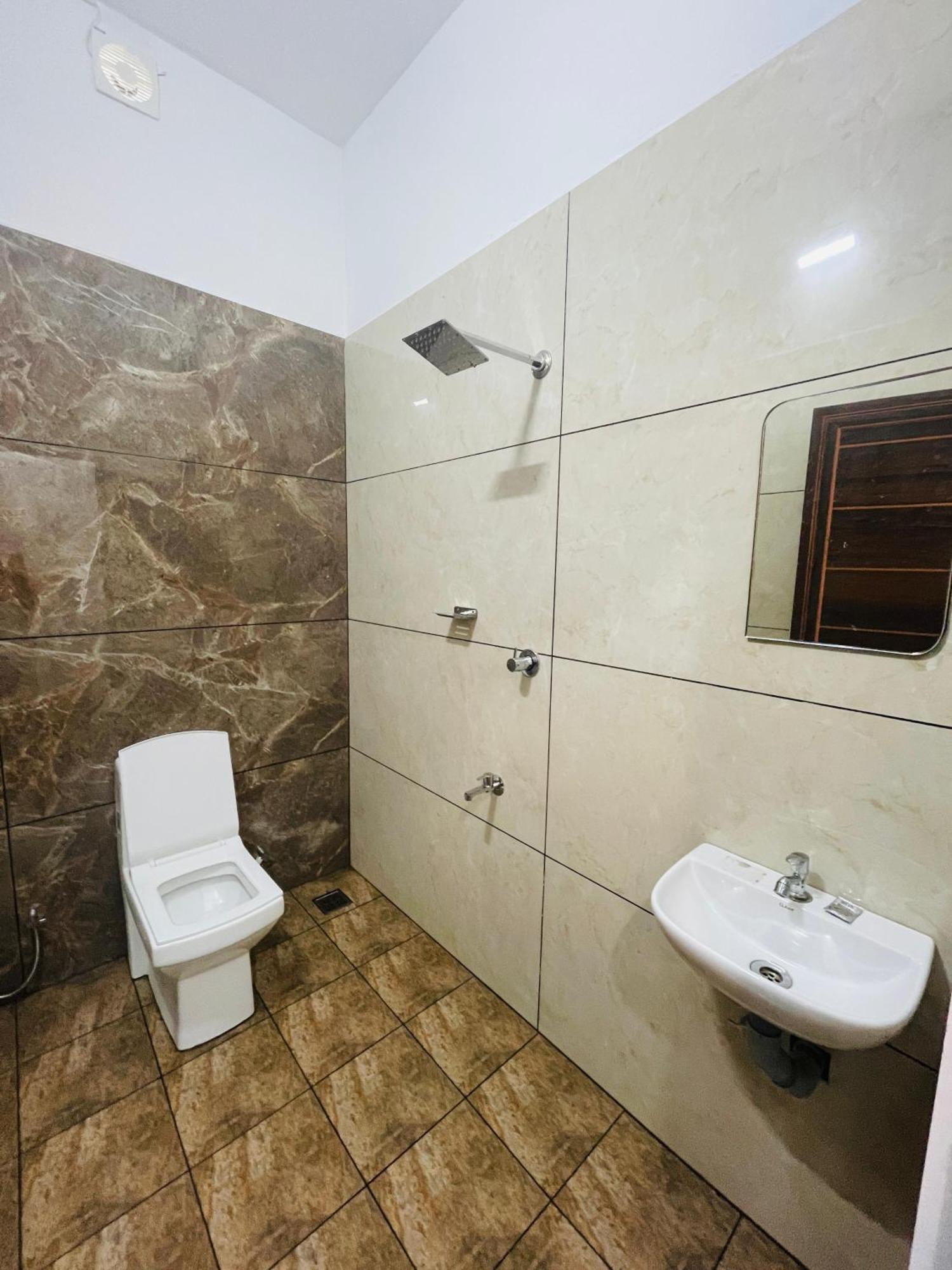 M R Holiday Home Вагамон Екстериор снимка